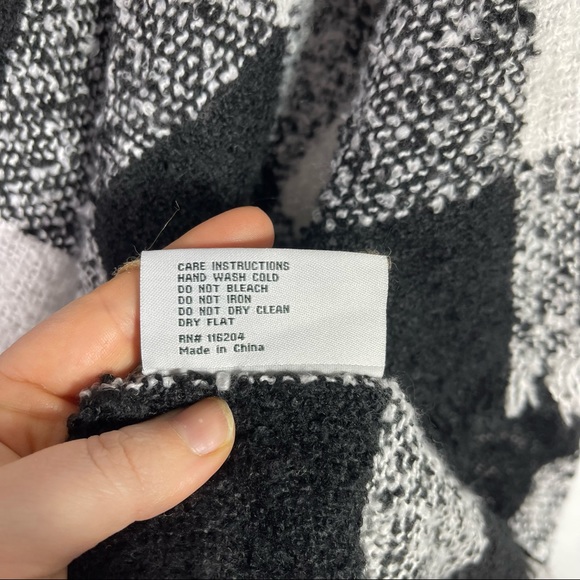 NWT Woodland Creek, Buffalo Plaid Poncho. Sooo super soft!! - Picture 5 of 5